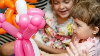 balloon-twisting